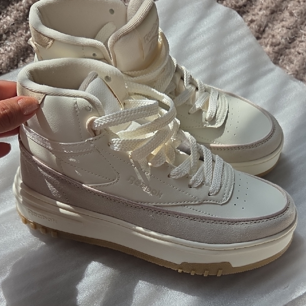 New Reebok Women's Cream High-Top Sneakers - Picture 4 of 7